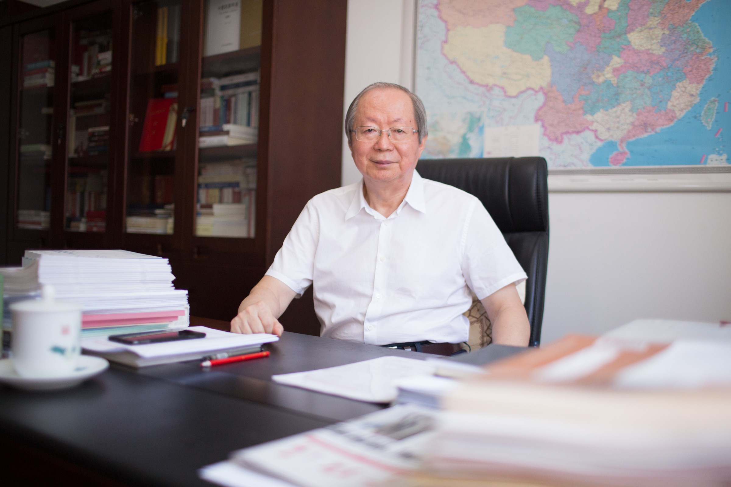 中國經(jīng)濟(jì)體制改革研究會(huì)會(huì)長、十二屆全國人大財(cái)經(jīng)委副主任委員、國家發(fā)展改革委原副主任彭森&nbsp; &nbsp;澎湃新聞?dòng)浾?權(quán)義 圖